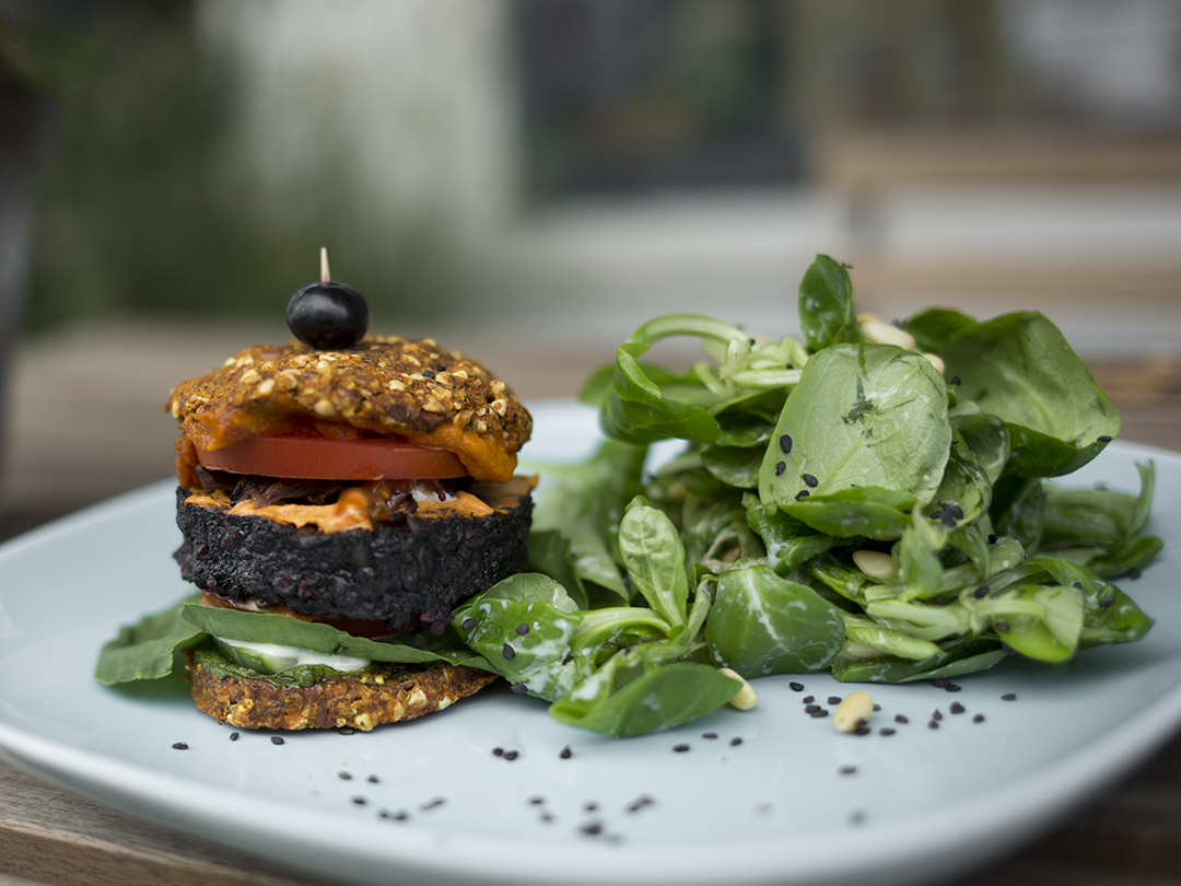 Burger raw vegan gracias madre Raw Food Hamburg