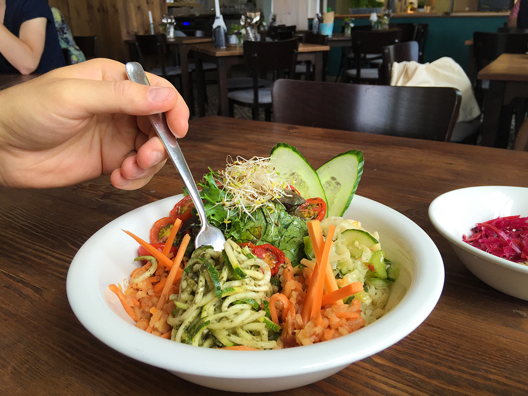 berlin noodles salad the bowl restaurant raw vegan berlin veganz