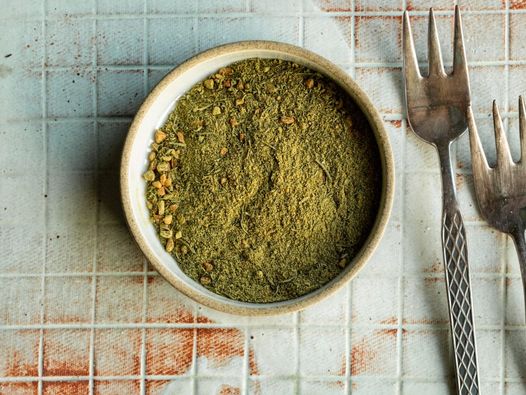 Organic vegan fish spice mix for seasoning raw vegan dishes.