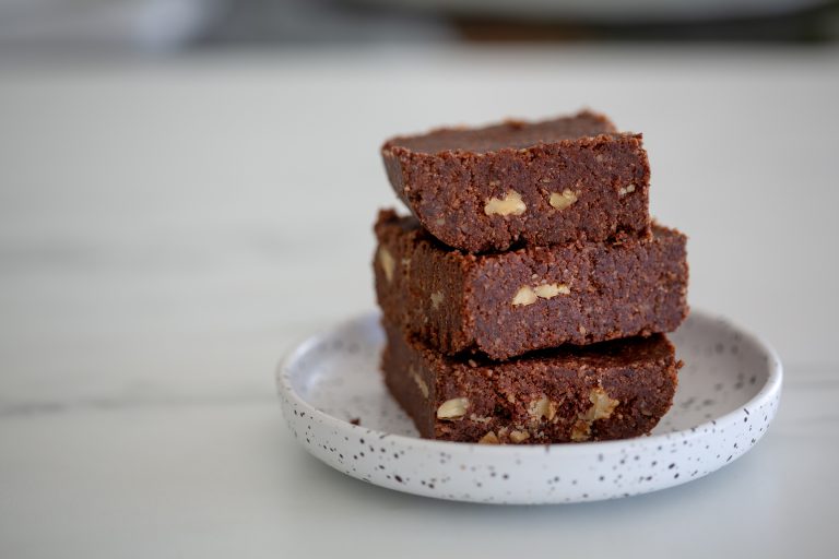 Vegane Rohkost Brownies aus einfachen Zutaten mit Leinsamen