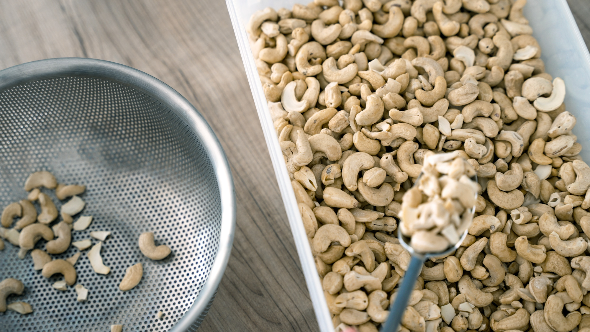 Die beste pflanzliche vegane Milch für Kaffee und Tee zubereiten aus Cashews in nur einer Minute.