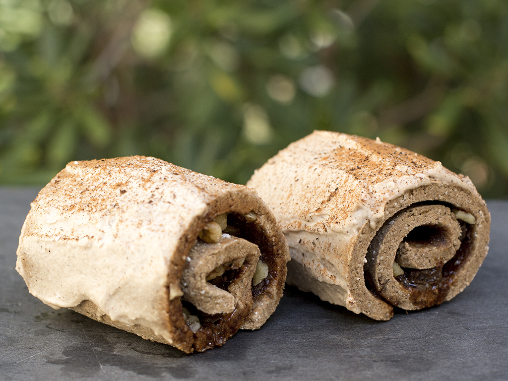 Raw vegan cinnamon roll - Rawvolution raw vegan