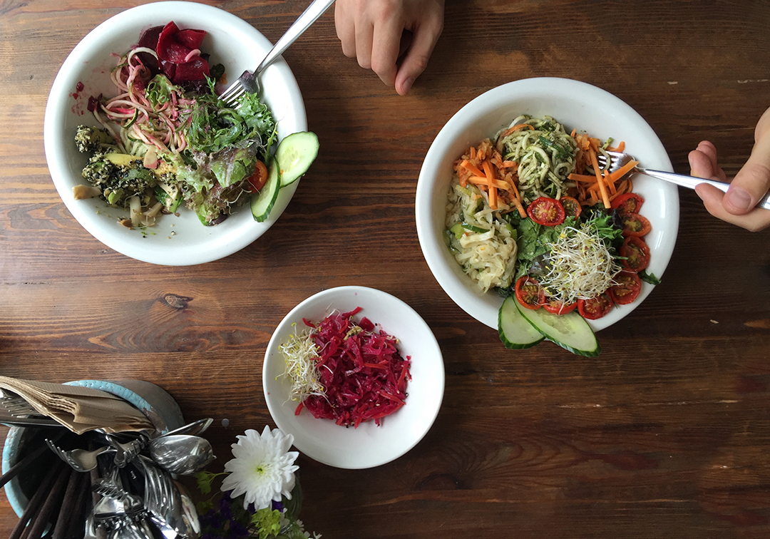 eating out  berlin salad the bowl restaurant raw vegan berlin veganz