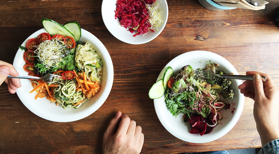 eating vegan berlin salad the bowl restaurant raw vegan berlin veganz