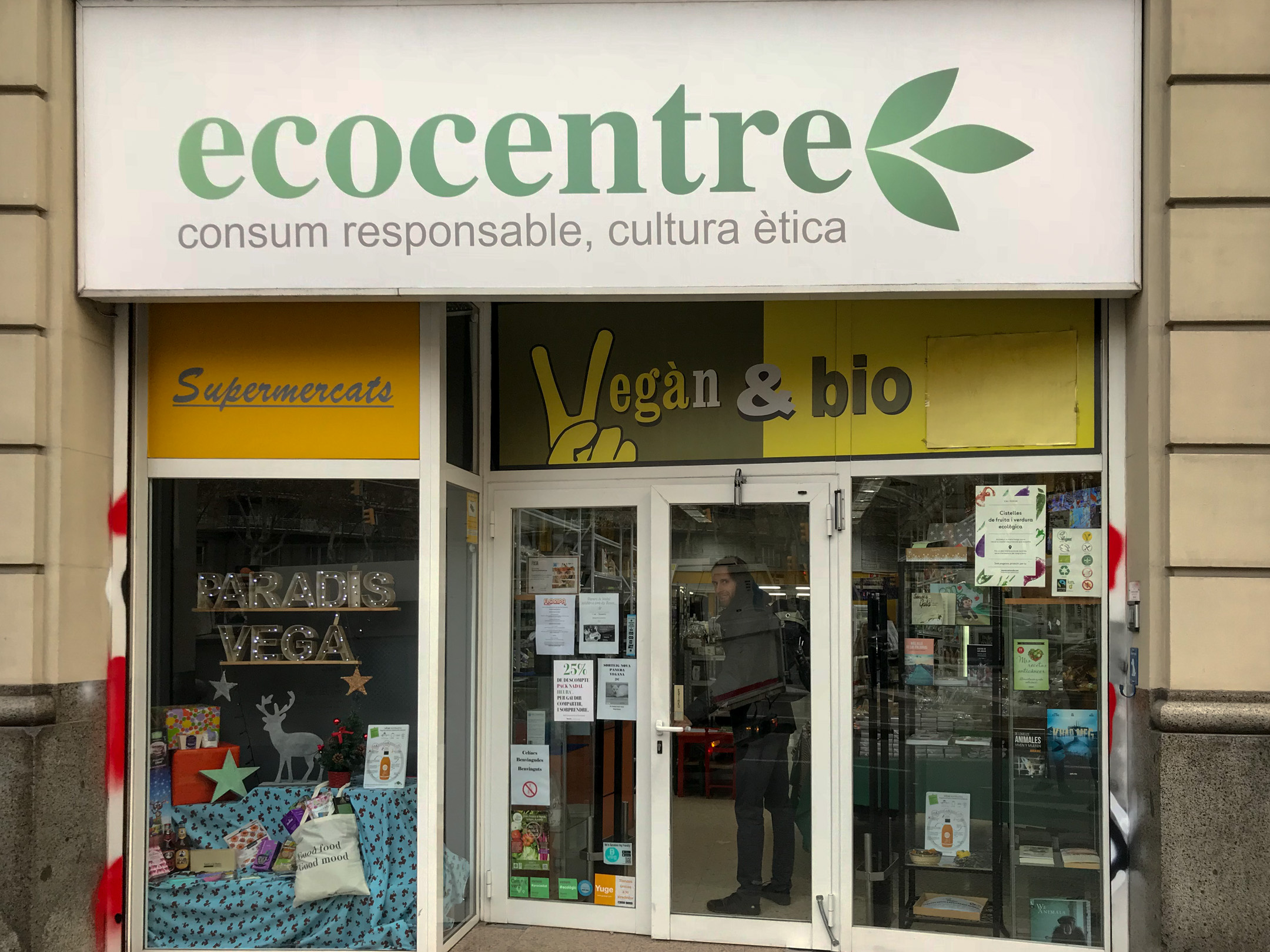 Vegan in Barcelona Ecocentre Supermercado Vegano.