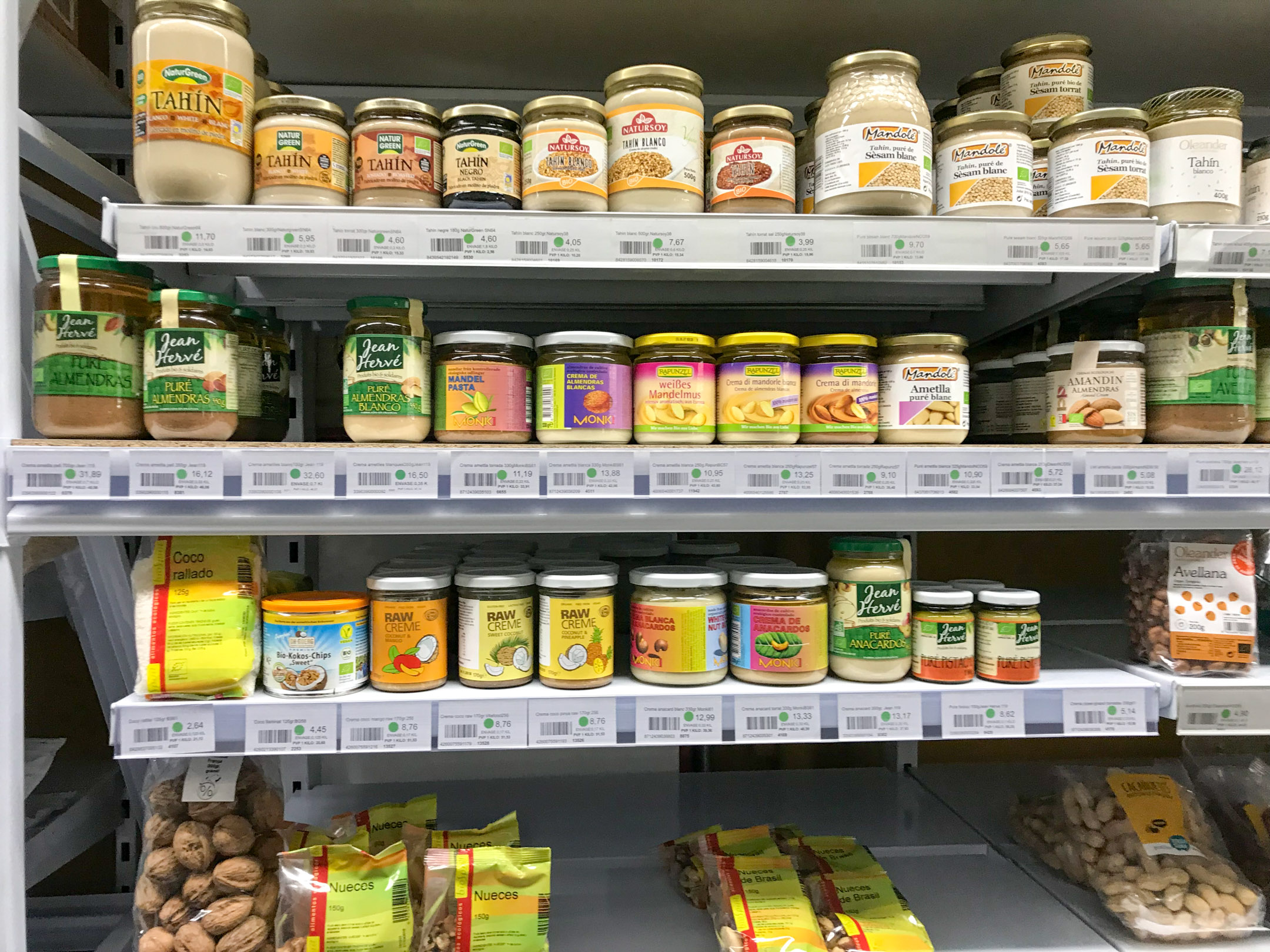 Vegan in Barcelona Ecocentre Supermercado Vegano.