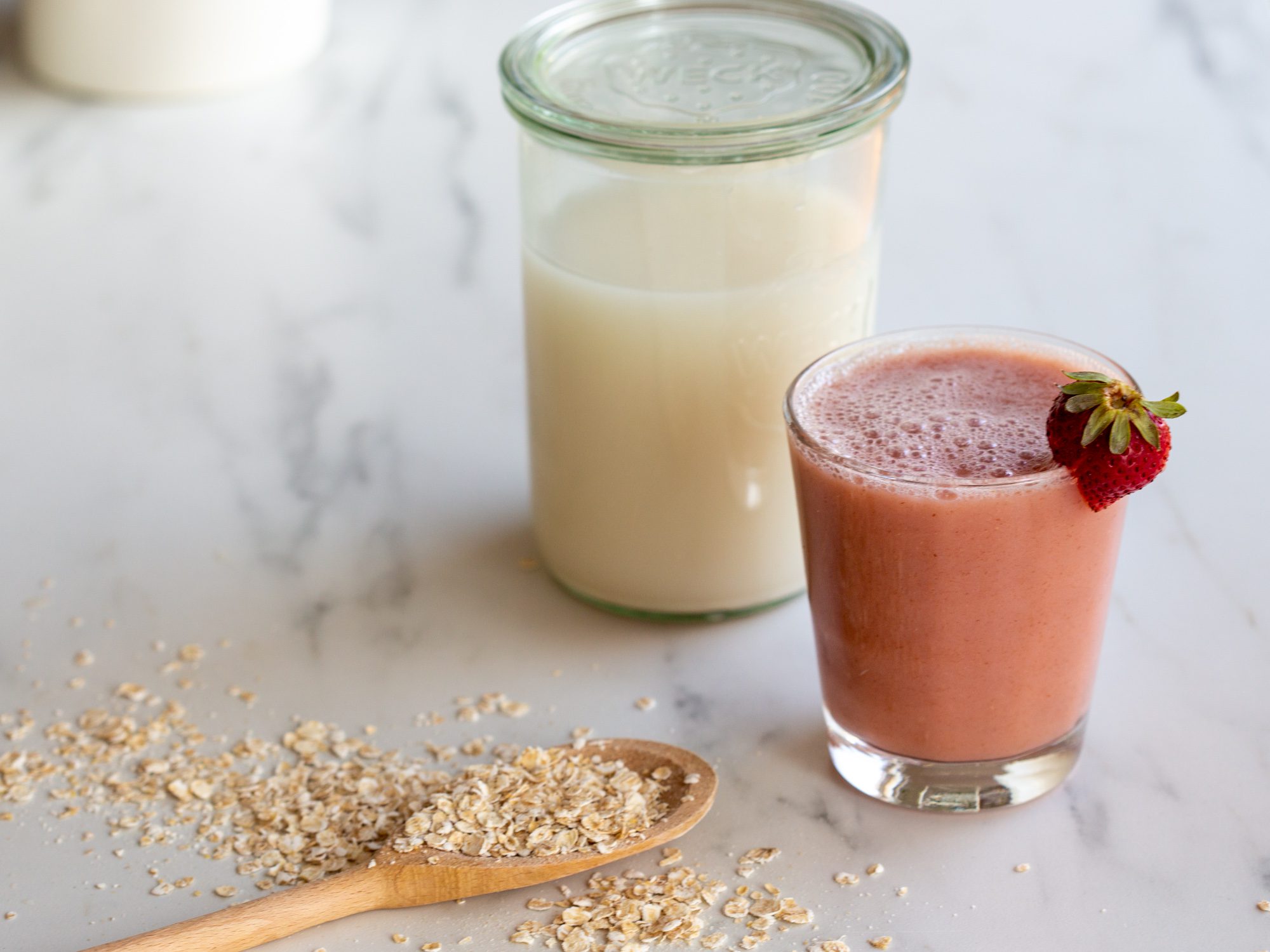 Erdbeermilch aus Hafermilch | Rawismyreligion