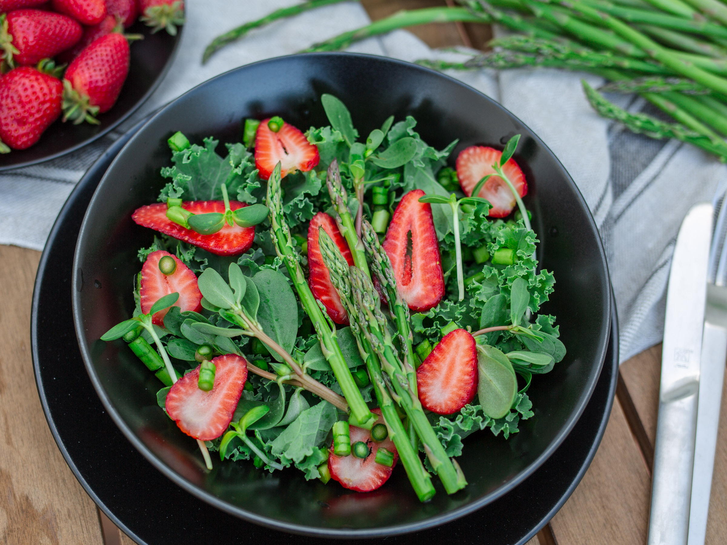 Green asparagus salad with mustard dressing