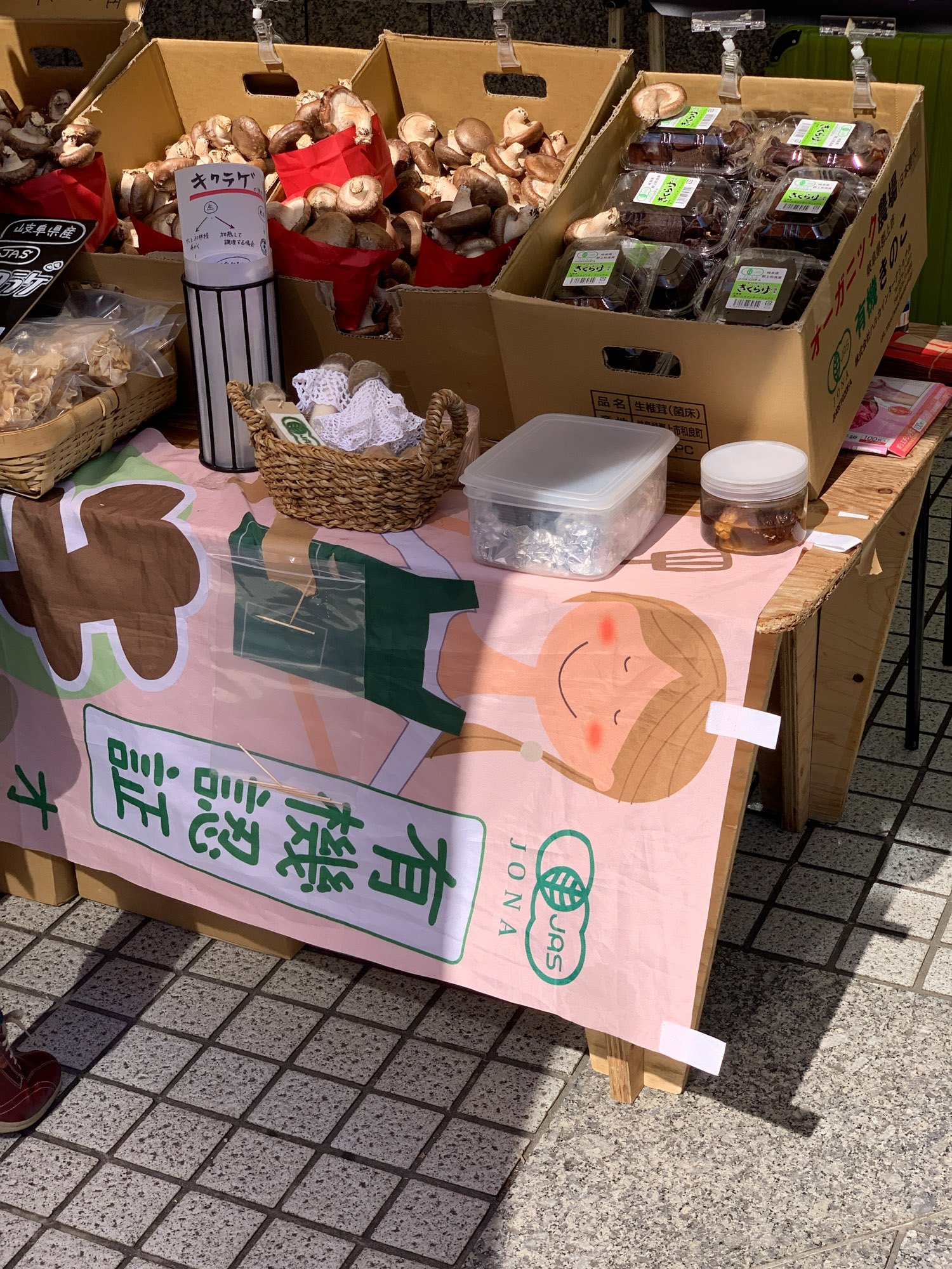 Bio in Tokio kaufen Aoyama Farmers Market / UNU Farmers market
