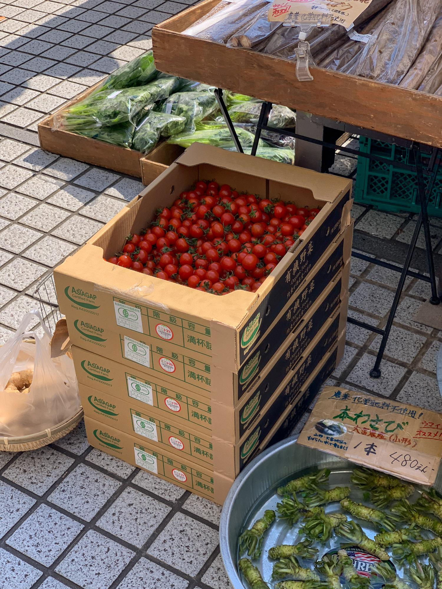 Bio in Tokio kaufen Aoyama Farmers Market / UNU Farmers market