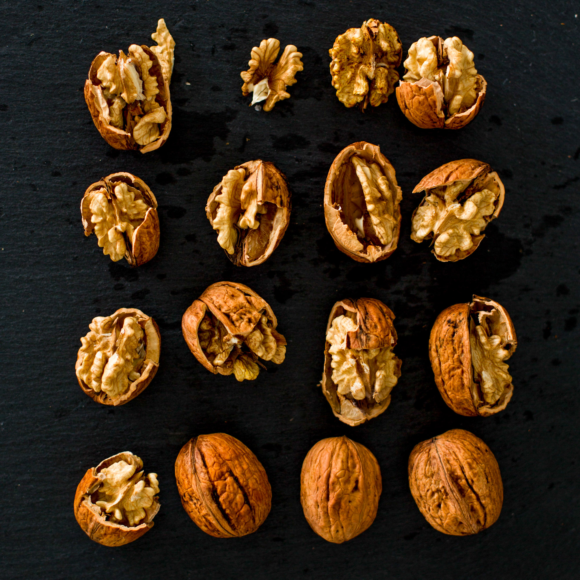Raw organic walnuts for vegan and raw recipes.
